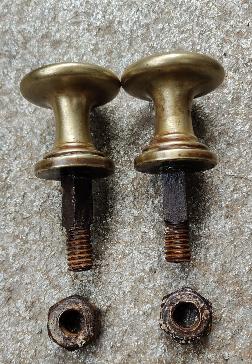 Paire de boutons en laiton et fer XIXe siècle-photo-4