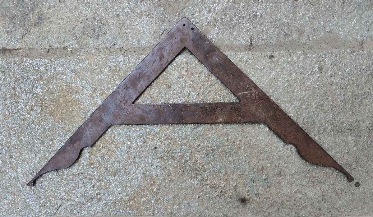 Niveau de maçon en fer forgé daté 1841-photo-1