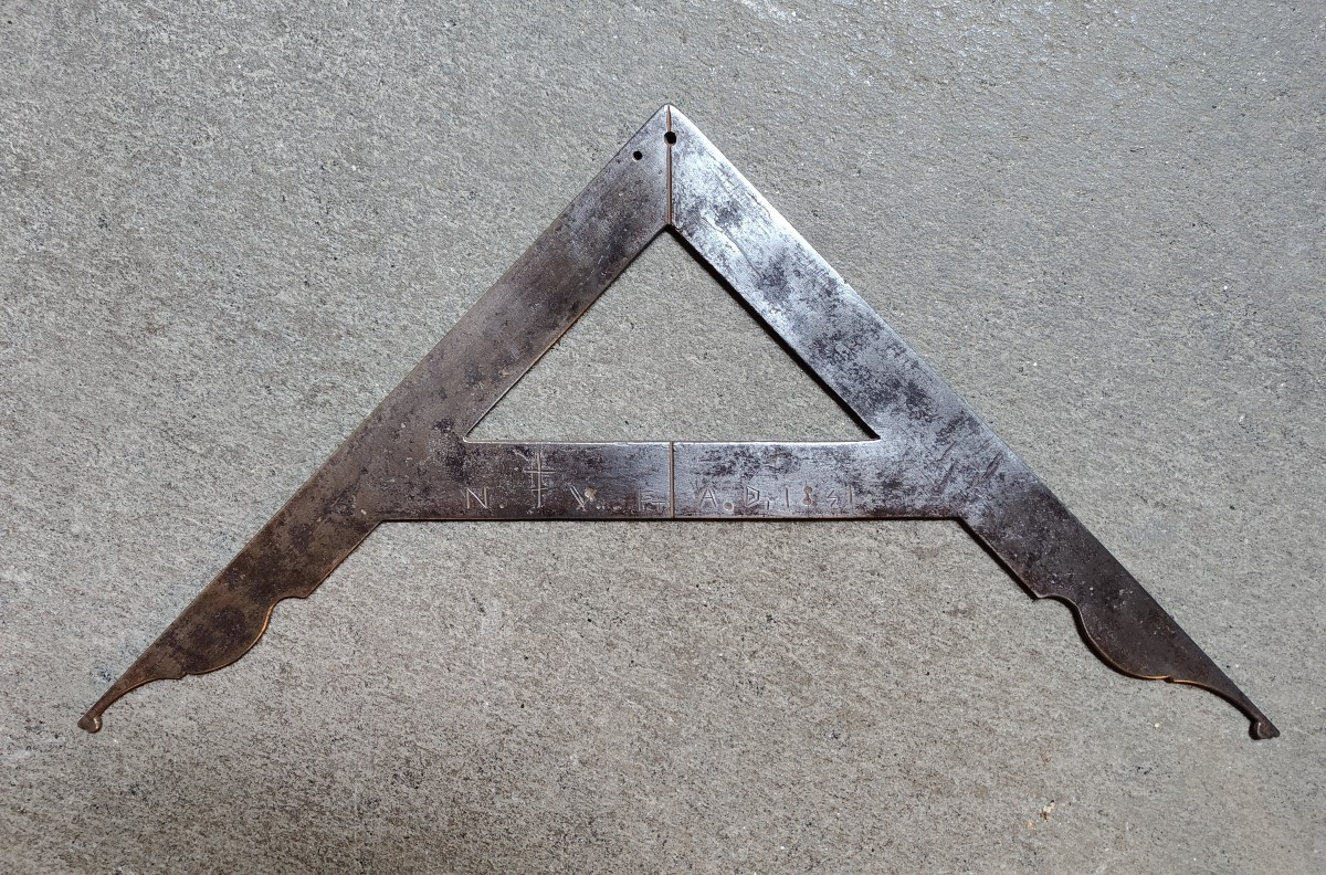 Niveau de maçon en fer forgé daté 1841-photo-2