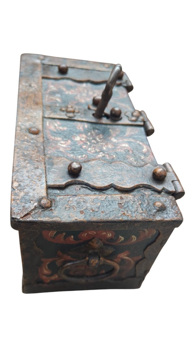 Coffret en fer forgé et peint XVIIe siècle-photo-3