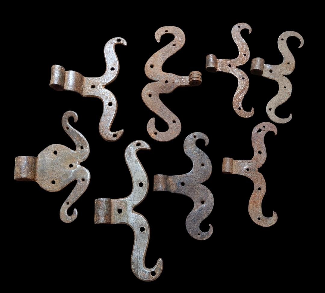 Small Collection Of 8 Dooe Hinges XVII- XVIII Century
