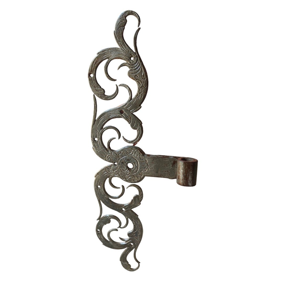 Important Pair Of 18th Century Forged And Engraved Iron Door Hinges-photo-4