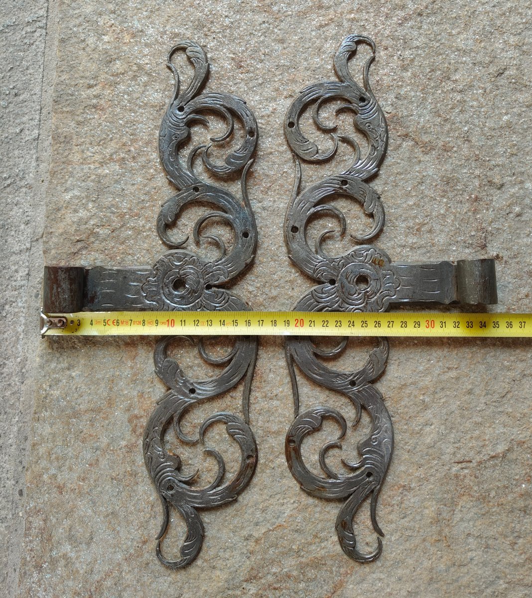 Important Pair Of 18th Century Forged And Engraved Iron Door Hinges-photo-2