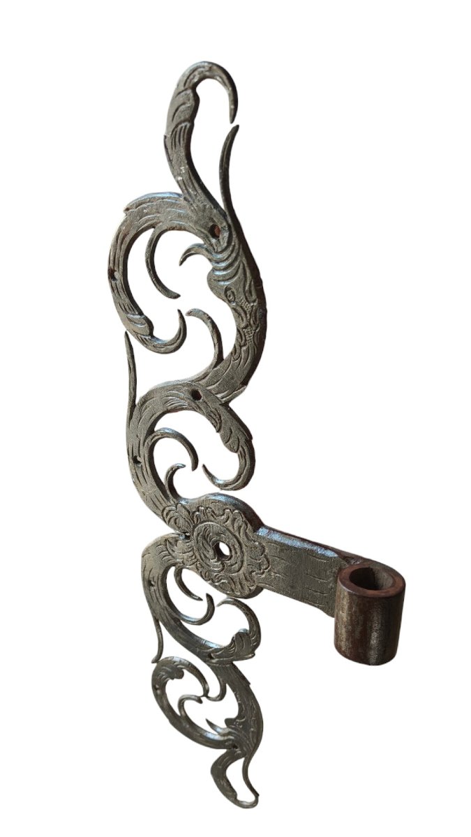 Important Pair Of 18th Century Forged And Engraved Iron Door Hinges-photo-4