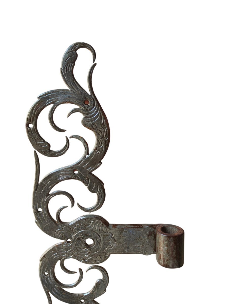 Important Pair Of 18th Century Forged And Engraved Iron Door Hinges-photo-5