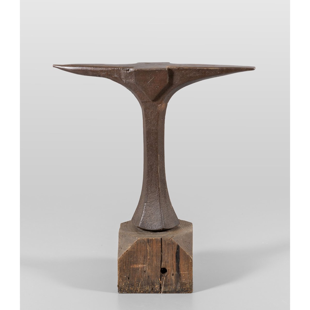 Large Wrought-iron Anvil Decorated With Shields-photo-2