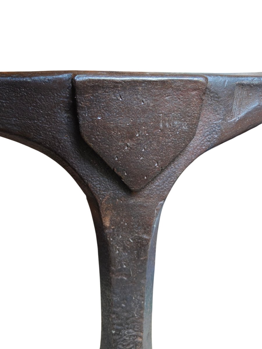 Large Wrought-iron Anvil Decorated With Shields-photo-4