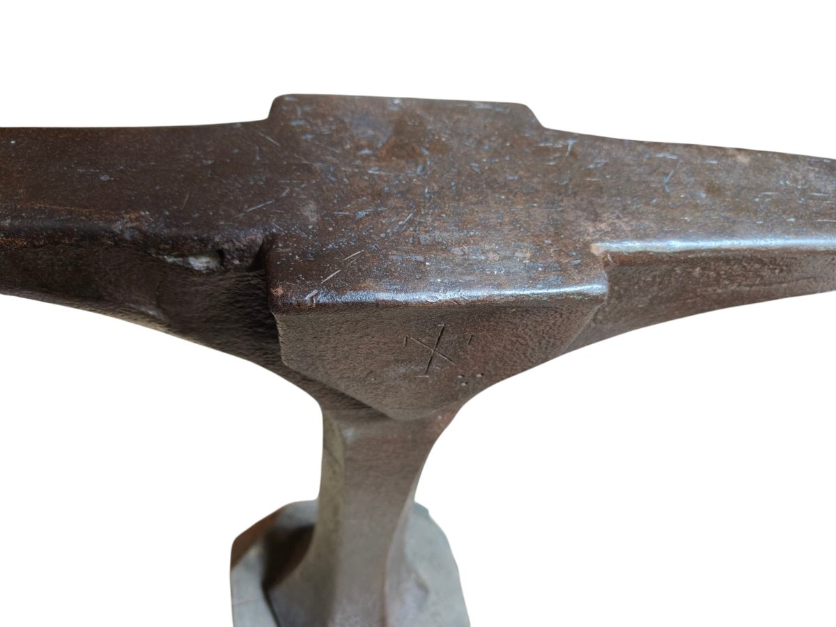 Large Wrought-iron Anvil Decorated With Shields-photo-1