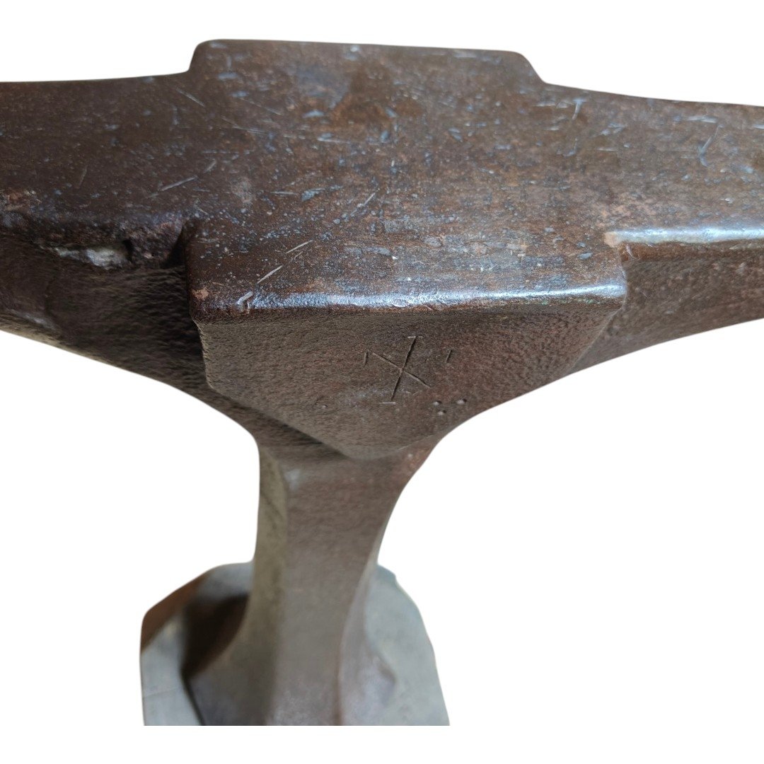 Large Wrought-iron Anvil Decorated With Shields-photo-2