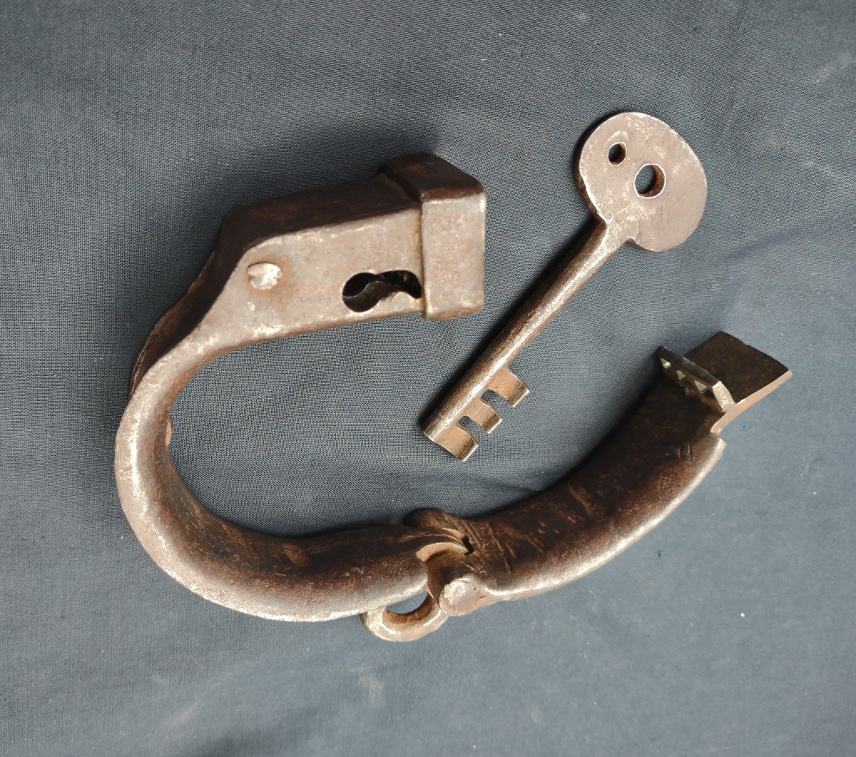 Menottes De Cheville Fonctionnant Avec Clé XVIIe Siècle-photo-4