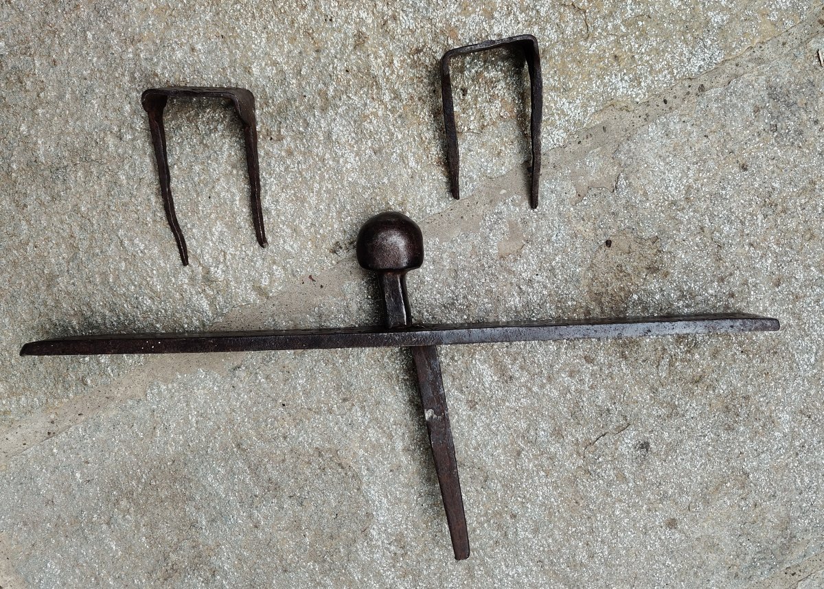 Ancien verrou en fer forgé et gravé-photo-3