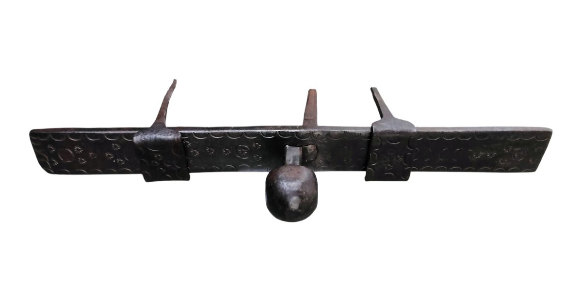 Ancien verrou en fer forgé et gravé