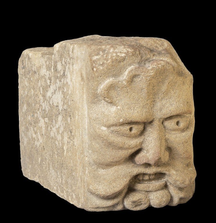 Renaissance Stone Keystone