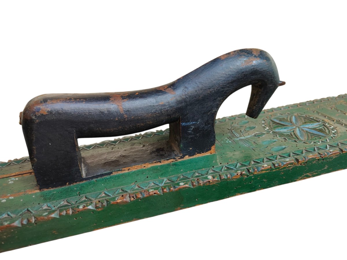 Planche à calandrer En bois sculpté et polychrome,-photo-7