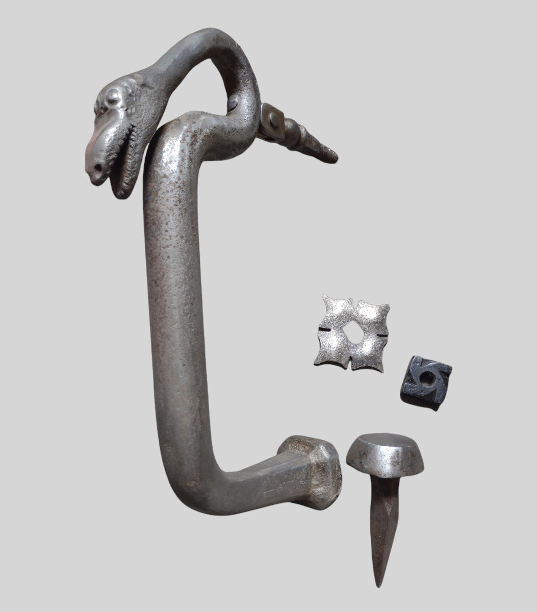 Gros Heurtoir De Porte Zoomorphe En Fer Forgé XVIIe Siècle-photo-1