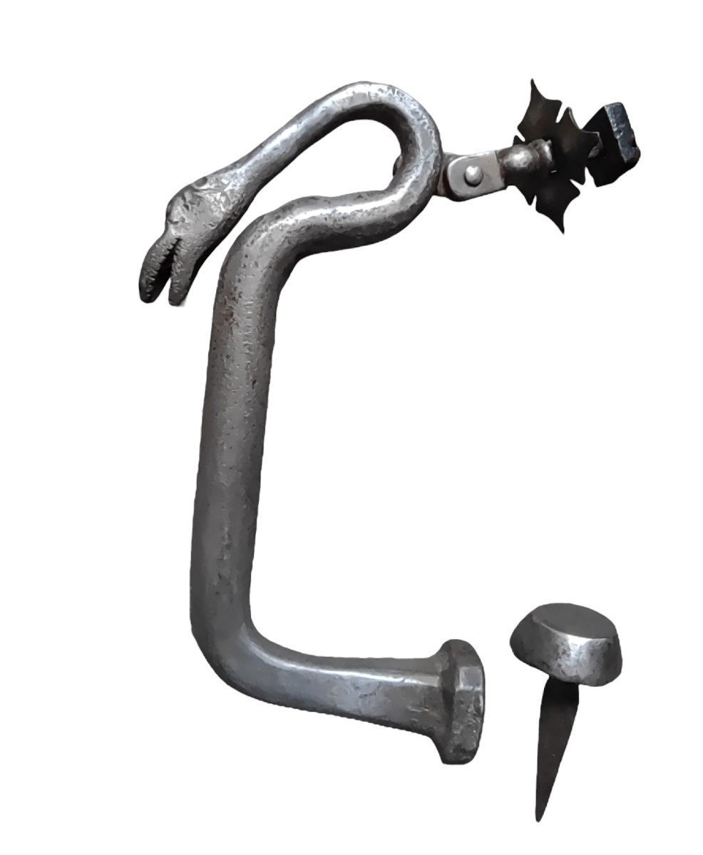 Gros Heurtoir De Porte Zoomorphe En Fer Forgé XVIIe Siècle-photo-2