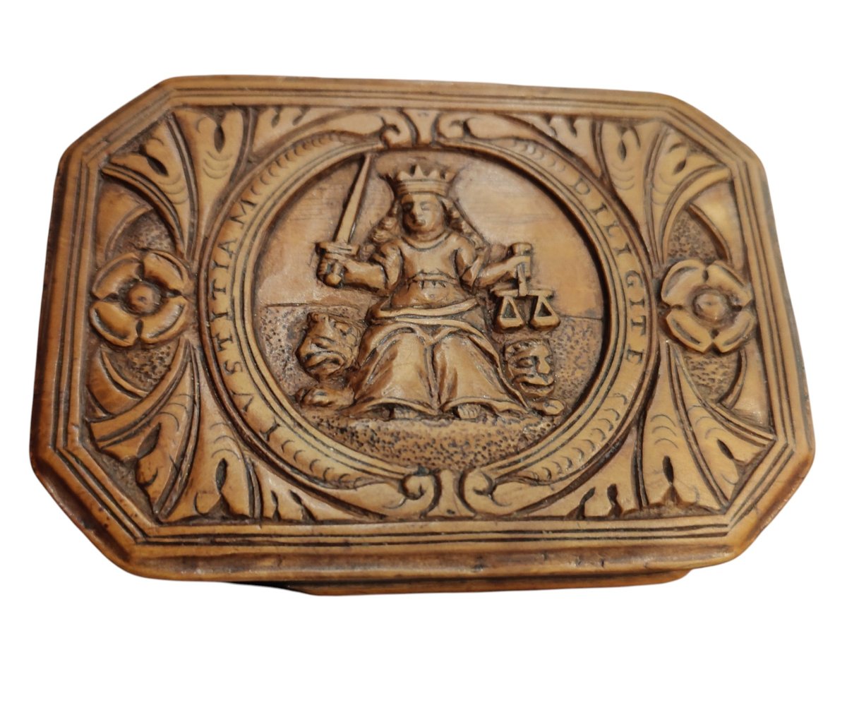 Important 17th–18th-century Boxwood Snuffbox -photo-4