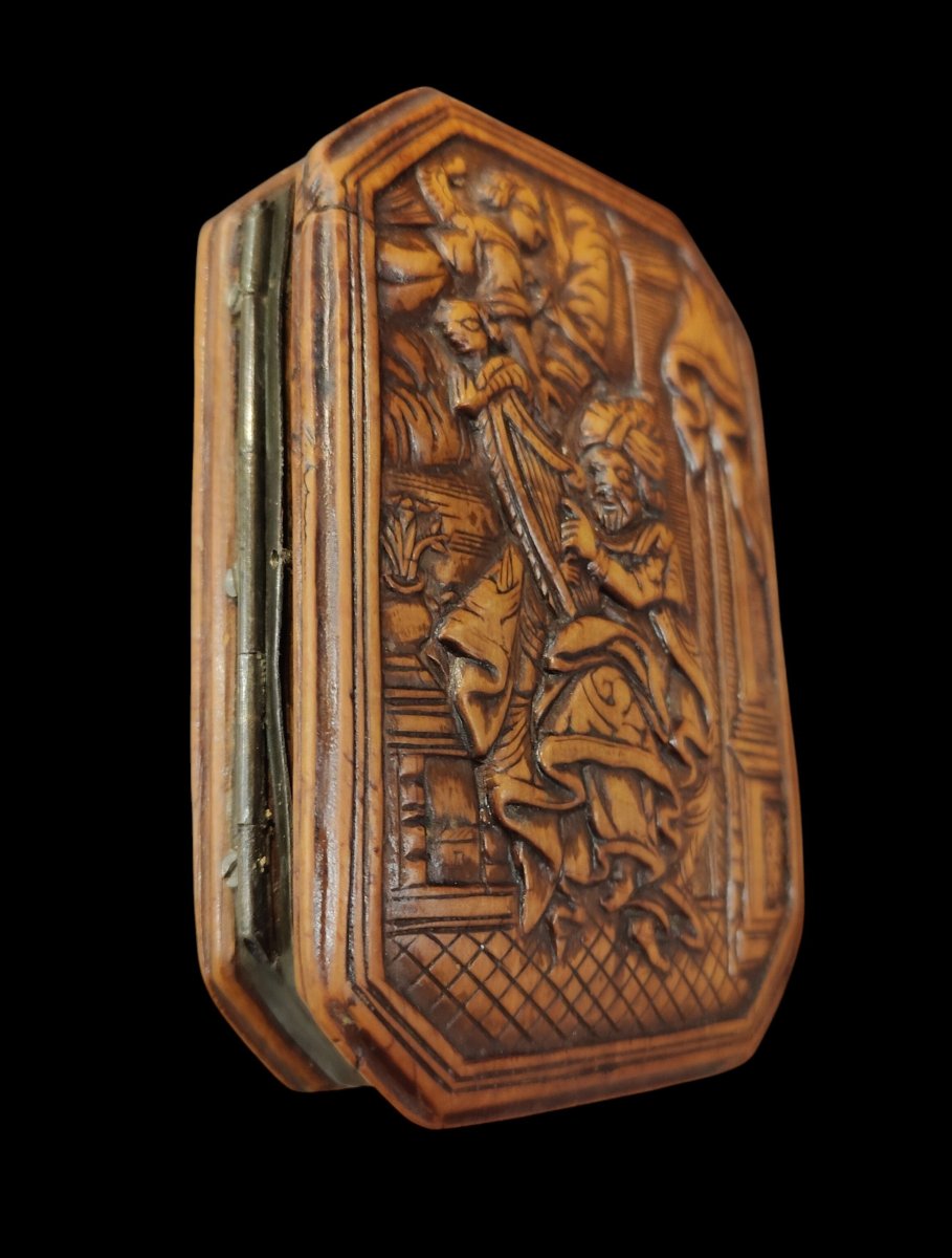 Important 17th–18th-century Boxwood Snuffbox -photo-3