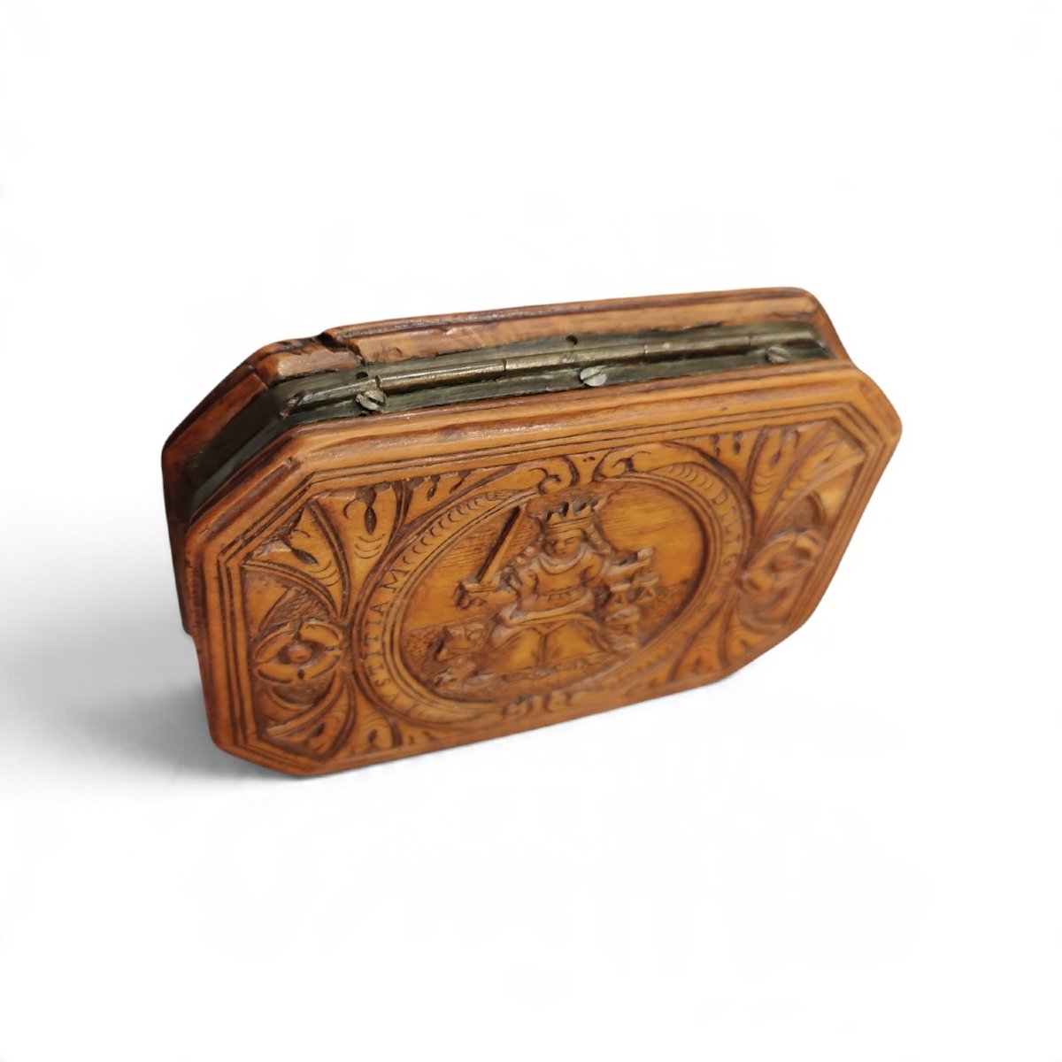 Important 17th–18th-century Boxwood Snuffbox -photo-6