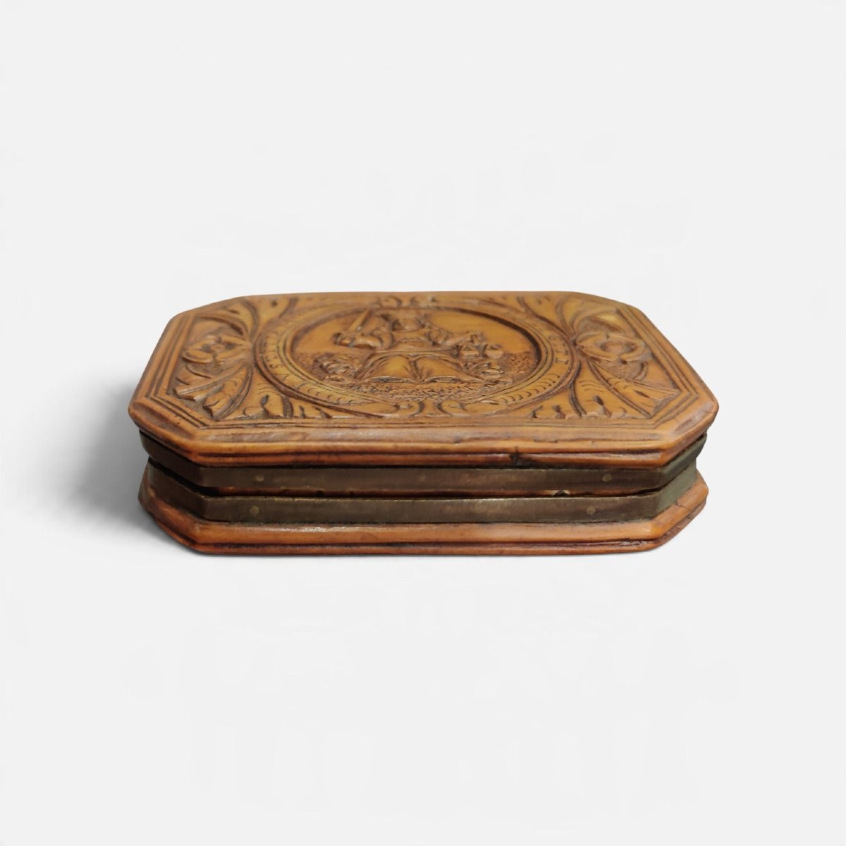 Important 17th–18th-century Boxwood Snuffbox -photo-7