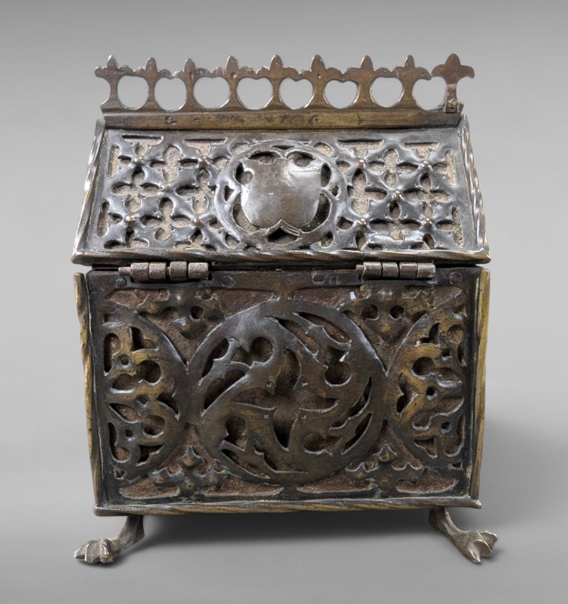Important Gothic Box Made Of Wrought Iron With Openwork Design-photo-2