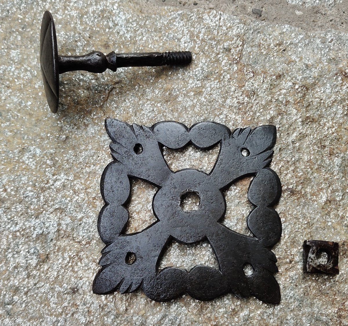 Wrought-iron Door Knob With An Openwork Rosette-photo-2