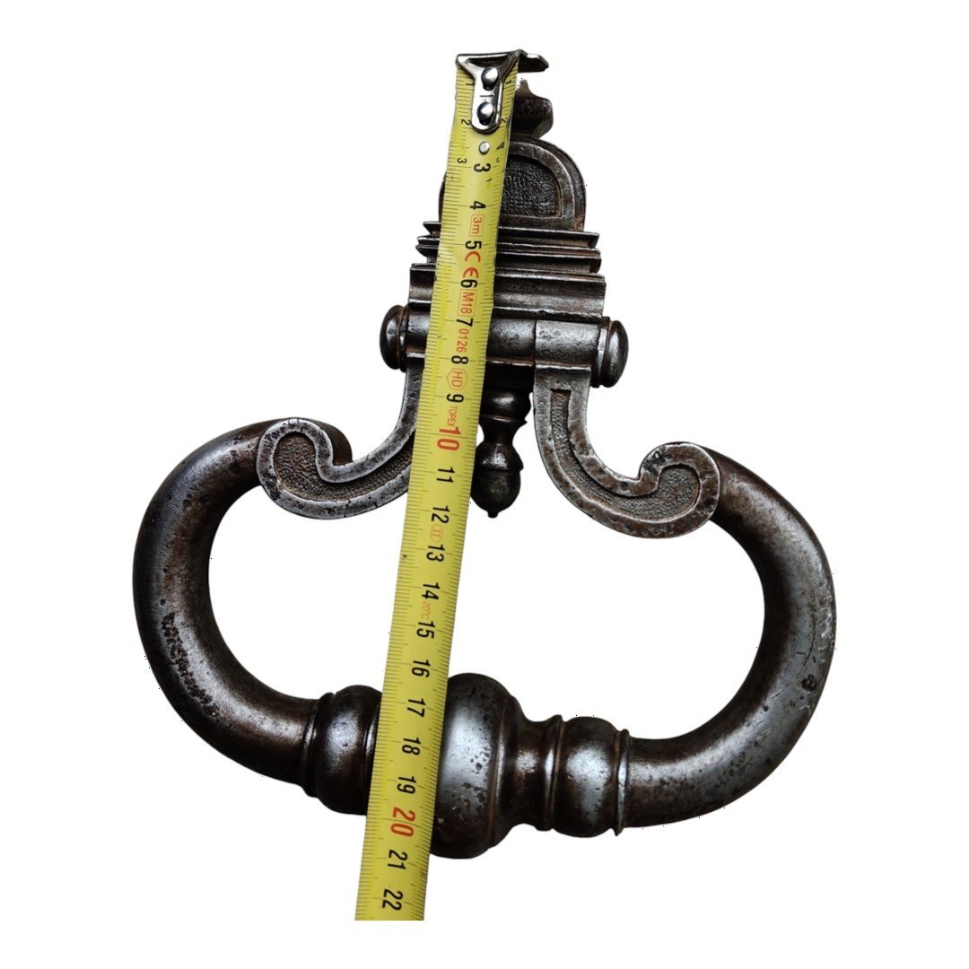Heurtoir de porte en fer forgé XVIIIe siècle-photo-1