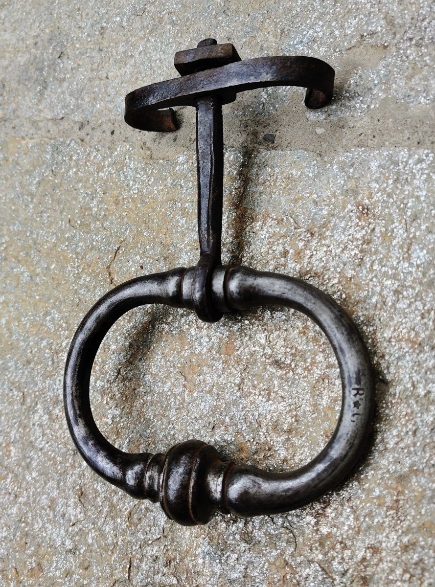 Petit heurtoir/poignée en fer forgé XVIIIe siècle-photo-2