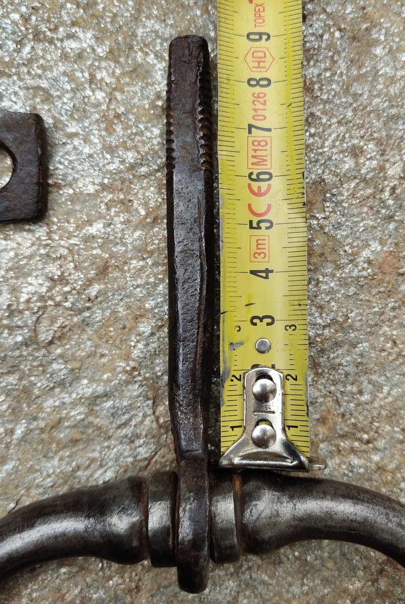 Petit heurtoir/poignée en fer forgé XVIIIe siècle-photo-3