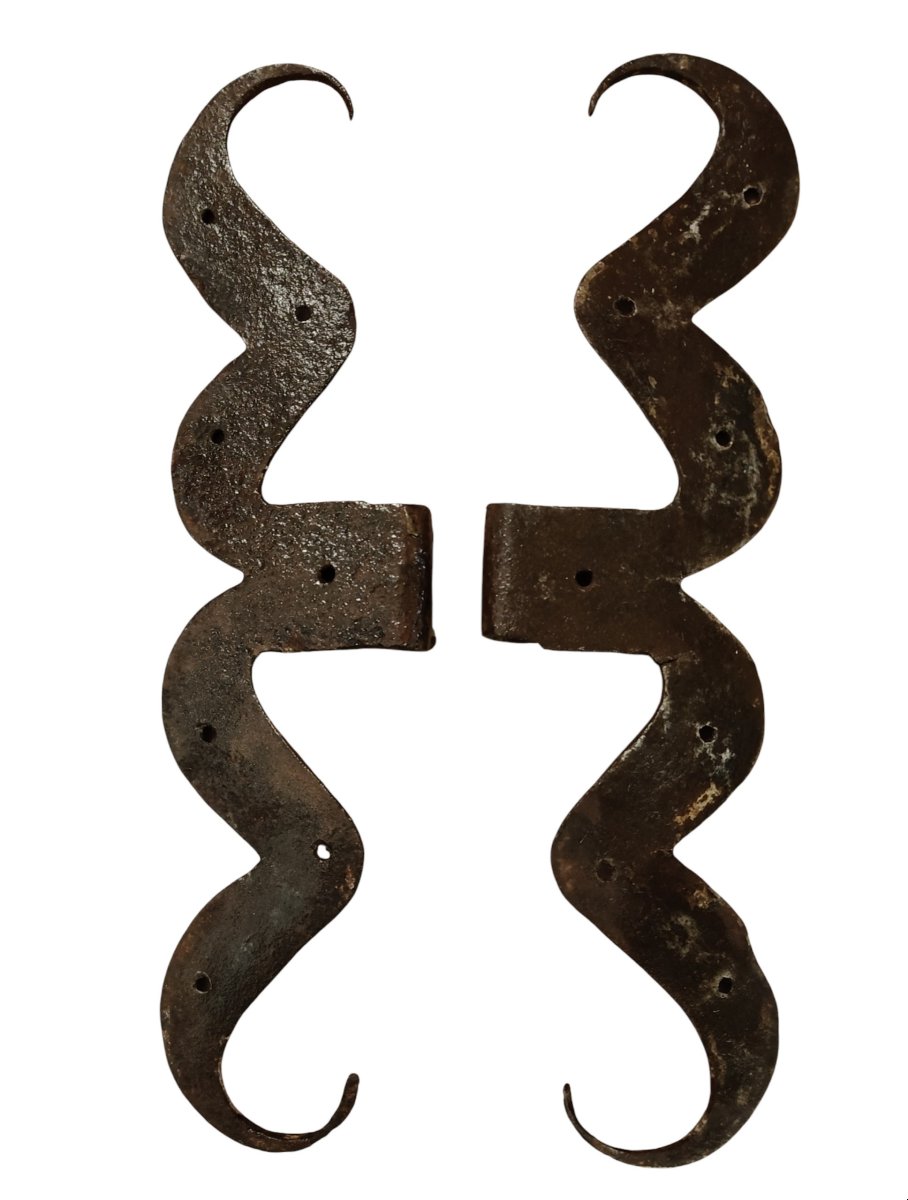 A Beautiful Pair Of Large Wrought-iron Hinge Brackets-photo-2
