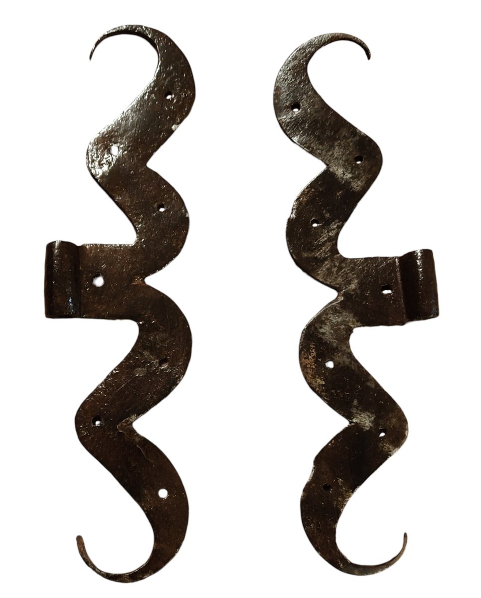A Beautiful Pair Of Large Wrought-iron Hinge Brackets