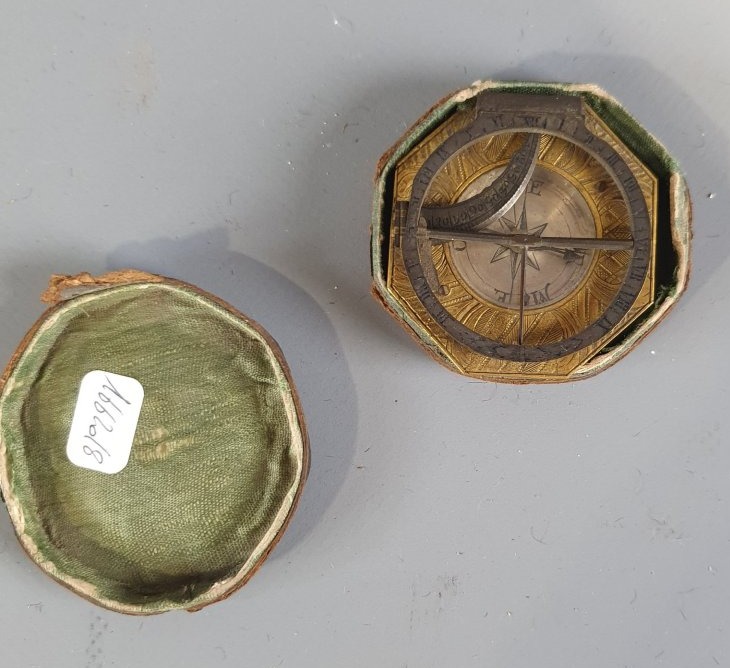 Brass Sundial Engraved "l. Grassl 1740–80"-photo-3