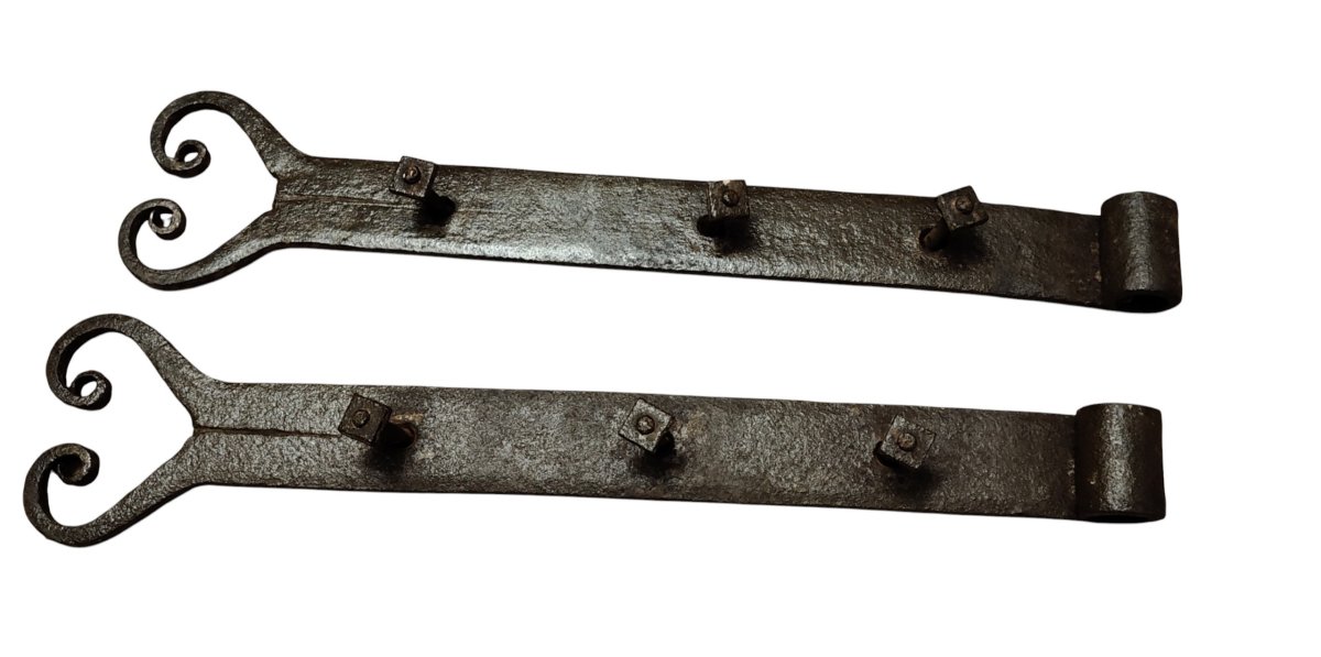 Pair Of 18th-century Heart-shaped Door Hinges-photo-1