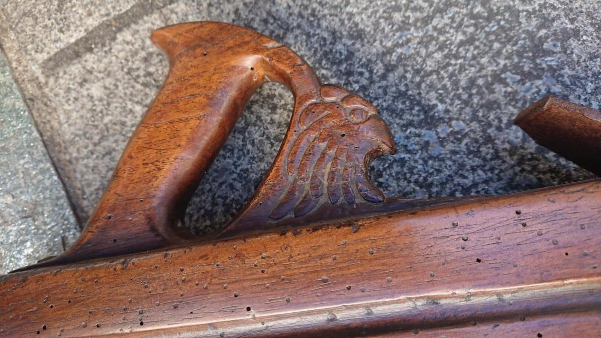 Planer In Walnut Carved Dated 1727-photo-8