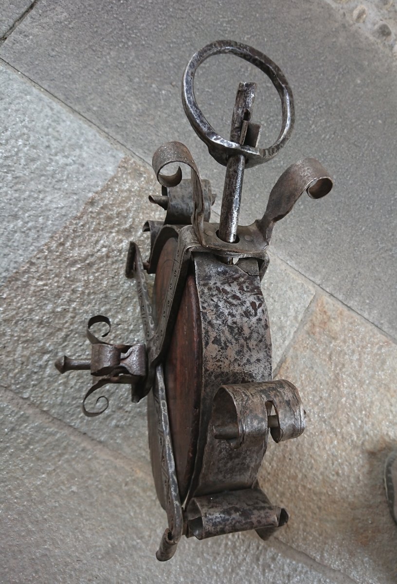 Important 17th Century Wrought Iron Pulley-photo-2
