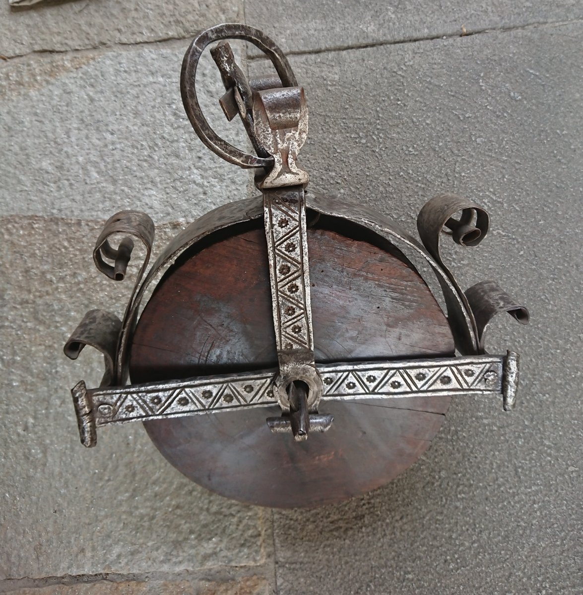 Important 17th Century Wrought Iron Pulley-photo-5