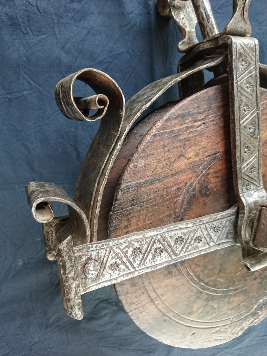 Important 17th Century Wrought Iron Pulley-photo-8