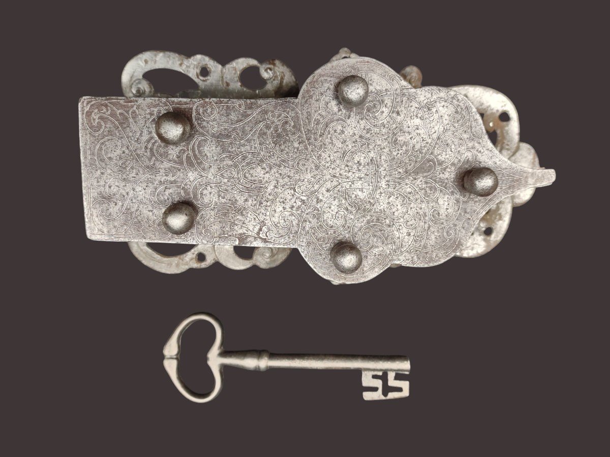 Serrure d'Armoire En Fer Forgé Et Ciselé XVII-XVIIIe Siècle