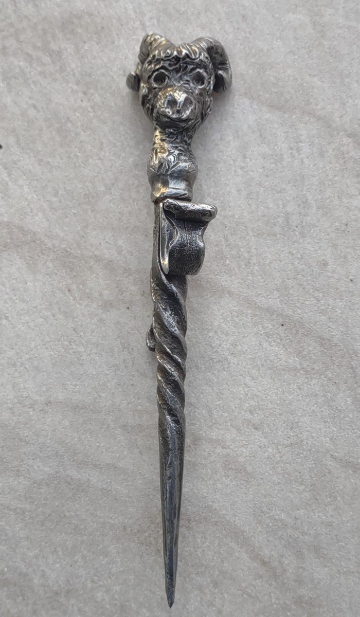 Exceptional Zoomorphic Tool For Shelling Cobs Seventeenth Century-photo-2