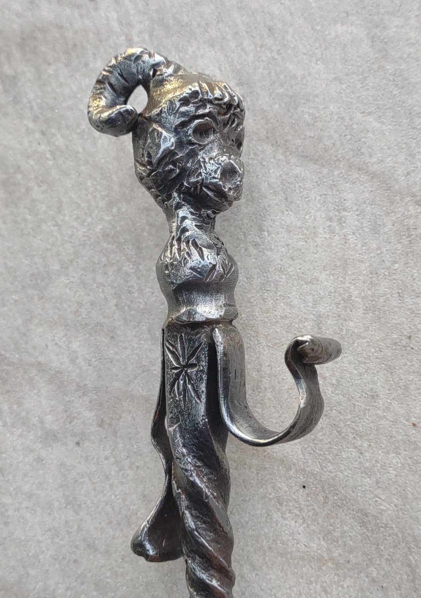Exceptional Zoomorphic Tool For Shelling Cobs Seventeenth Century-photo-4