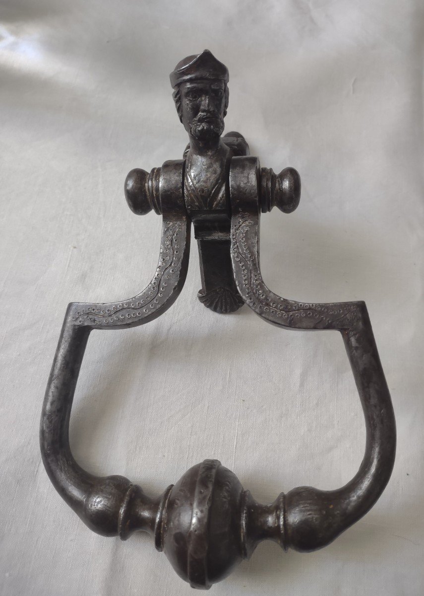 Wrought Iron Buckle Door Knocker, Chiseled And Engraved Seventeenth Century-photo-2