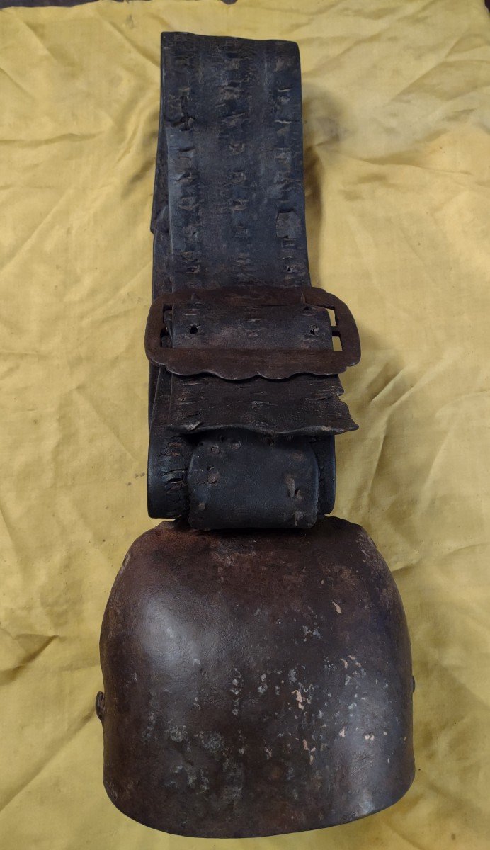 Large Iron Cow Bell With Leather Strap Nineteenth Century-photo-2