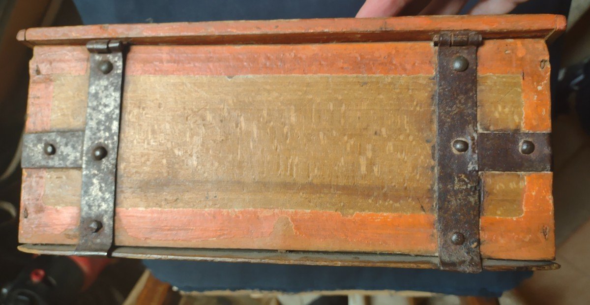 17th Century Painted Wooden Box-photo-4