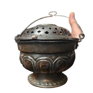 Venetian  Warmer In Perforated And Embossed  Copper XVII Century 