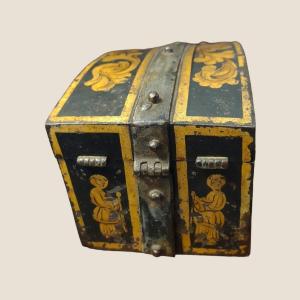 Petit Coffret De Voyage En Fer à Décor De Chinoiserie XVIIIe Siècle