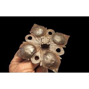 3 Gros clous en fer fergé XVII-XVIIIe siècle