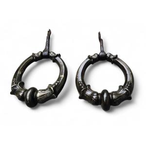 Paire d'heurtoirs en bronze fin du XVIII-début XVIIIe siècle 