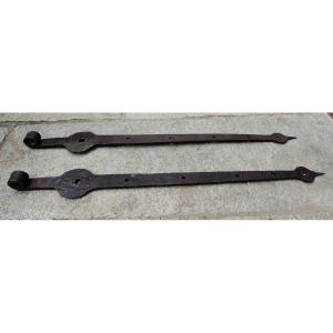 Deux pentures en fer forgé 70 cm