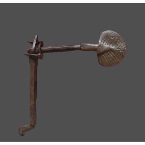 Rare Loquet En Fer Forgé XVI-XVIIe Siècle