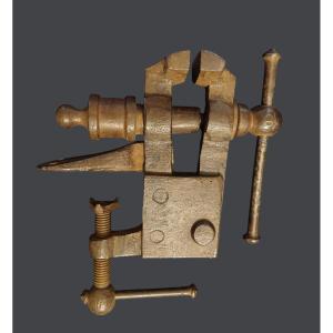 Ancien étau d'établi En Fer Forgé XIXe Siècle